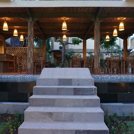 The Inn Sunsethouse Senggigi Extérieur photo